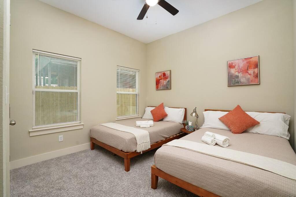 Spacious, Sleeps 6, St Phillips, King Bed San Antonio Exterior foto
