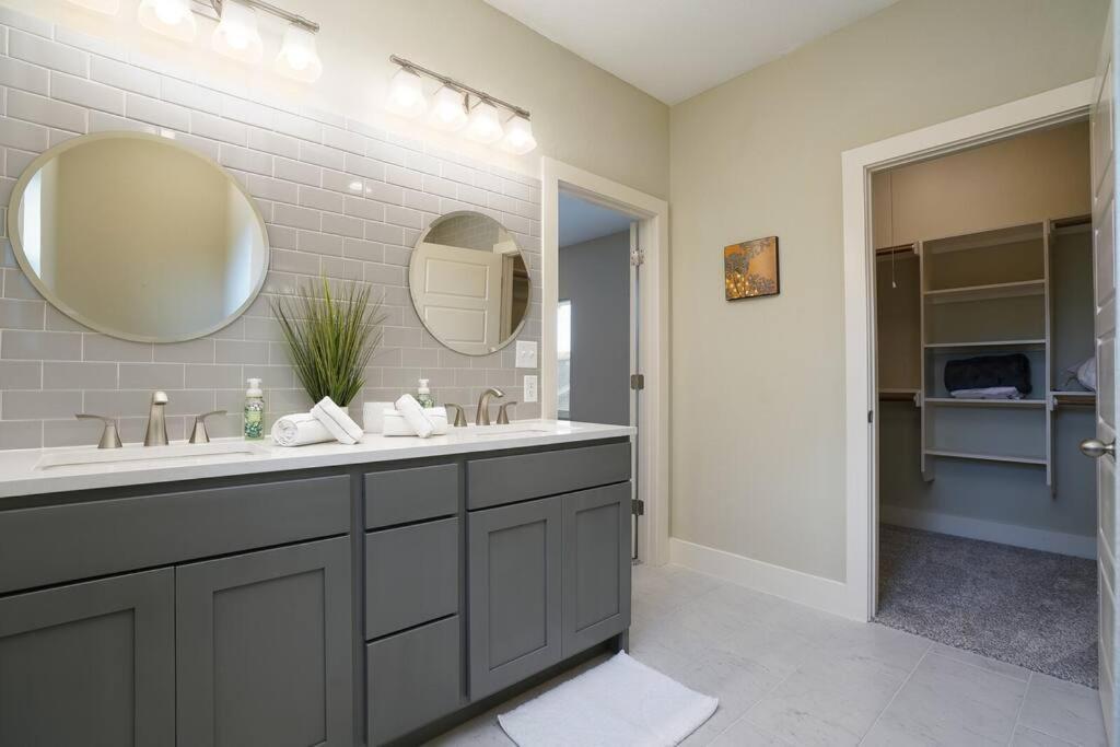 Spacious, Sleeps 6, St Phillips, King Bed San Antonio Exterior foto