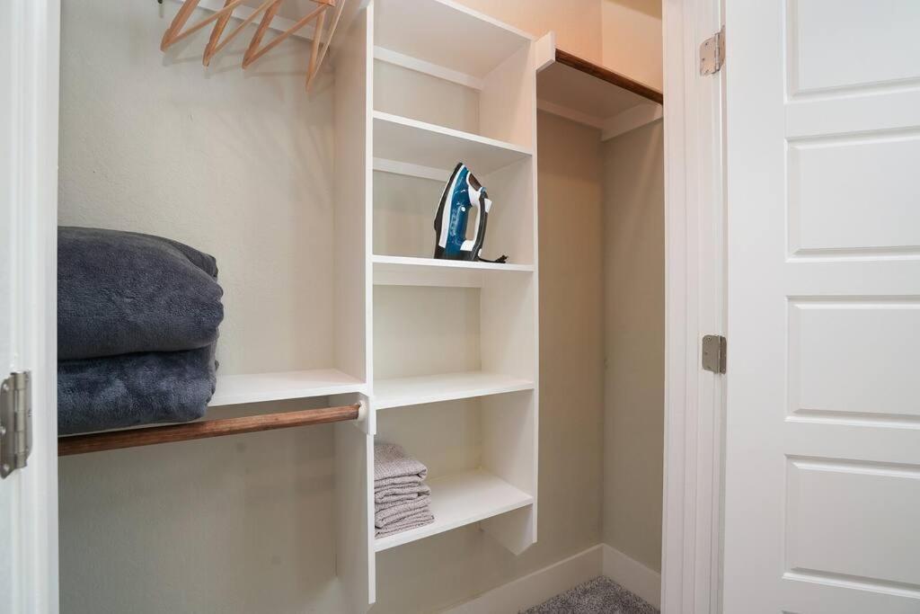 Spacious, Sleeps 6, St Phillips, King Bed San Antonio Exterior foto